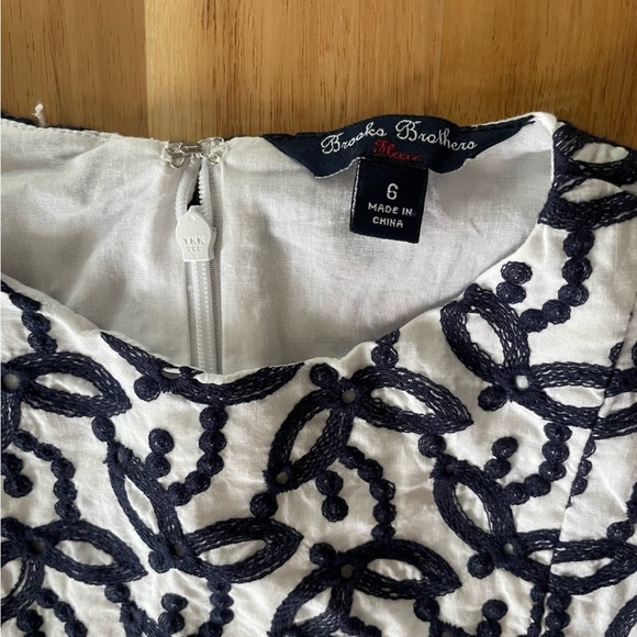 Brooks Brothers White and Navy Dress, Size 6 - Picture 3 of 5